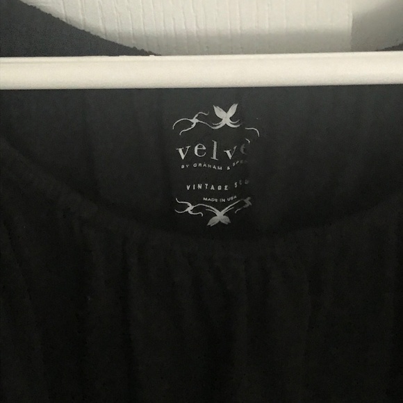 Blouse- T- shirt - Picture 2 of 3